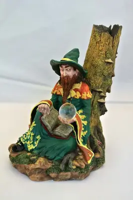 Figurine woodland wizard